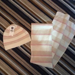 NWT Gap hat and matching scarf